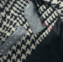 Load image into Gallery viewer, Big Apple Big Love Blazer (Size 12)
