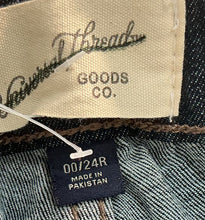 Load image into Gallery viewer, Love Love Love Jeans (Size 24R)
