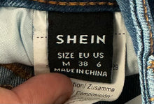 Load image into Gallery viewer, World Peace Bell Bottom Jeans (Size Women's 6)
